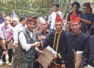Menhut RI Serahkan SK Hutan Adat Kepada 6 Komunitas Masyarakat Adat Rejang Kabupaten Lebong