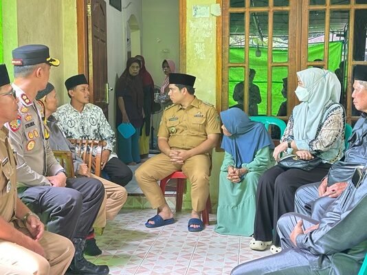 Plt Bupati Rejang Lebong Sambangi Keluarga Korban Kecelakaan Maut di Bangka Tengah