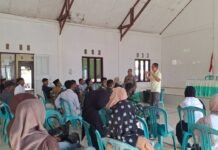 TEP Unair Latih Warga Transmigrasi Sumalata Budidaya Lebah Trigona