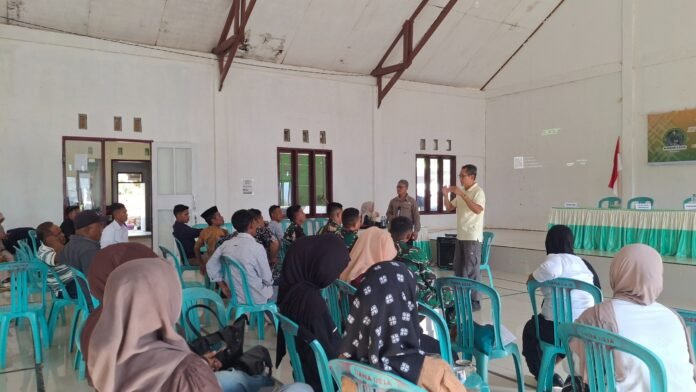 TEP Unair Latih Warga Transmigrasi Sumalata Budidaya Lebah Trigona